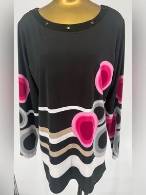 Women’s Max & Rina women’s  Black Long-Sleeve Graphic Tunic with Pink Accent